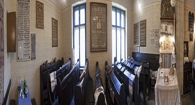 The Little Synagogue that Refused to Die