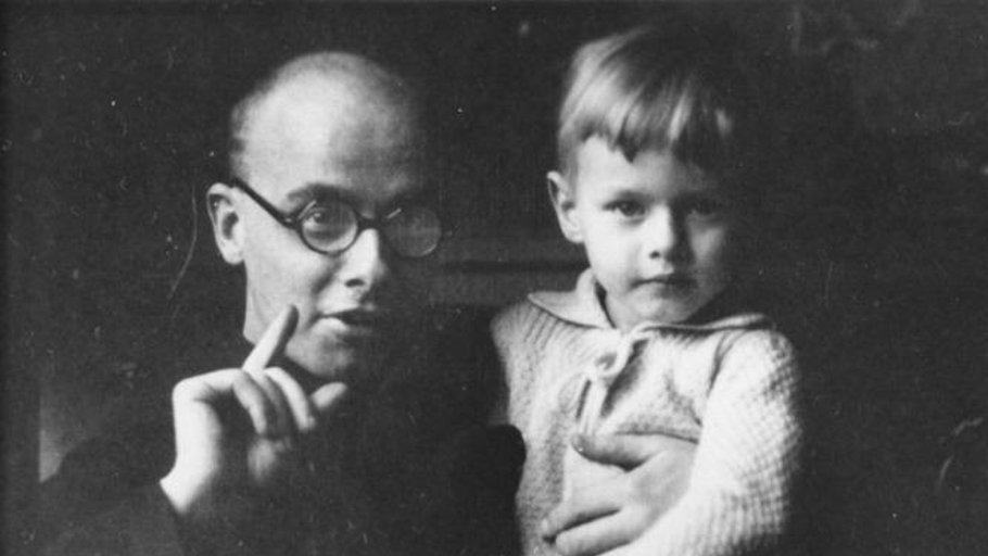 The Belgian Priest who Saved 400 Jews