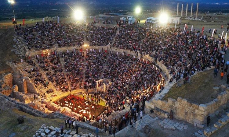 TÜRKIYE’S LAODICEAN THEATER HOSTS ITS FIRST PERFORMANCE IN 17 CENTURIES