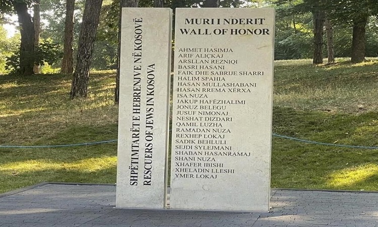 Kosovo inaugurates ‘Wall of Honor’ statue for 23 Albanians who rescued Jews during the Holocaust