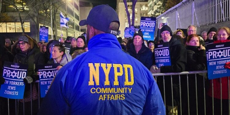 United We Prevail: 1,100+ Jewish New Yorkers Rally in Celebration at Park East Synagogue